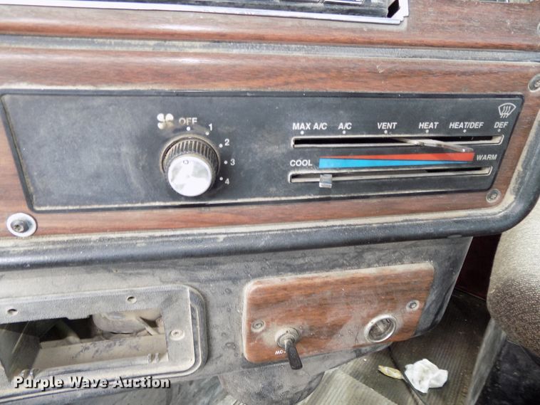 image for item DG2605 1997 Freightliner FLD  semi truck