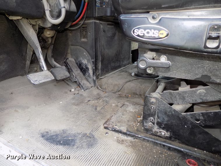 image for item DG2605 1997 Freightliner FLD  semi truck