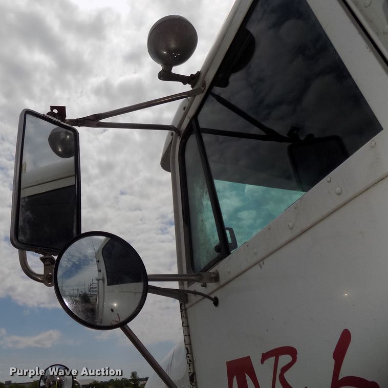 image for item DG2605 1997 Freightliner FLD  semi truck