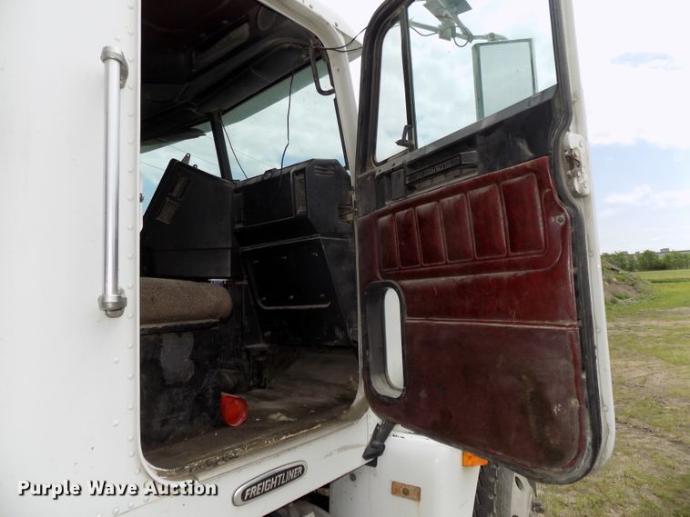 image for item DG2605 1997 Freightliner FLD  semi truck