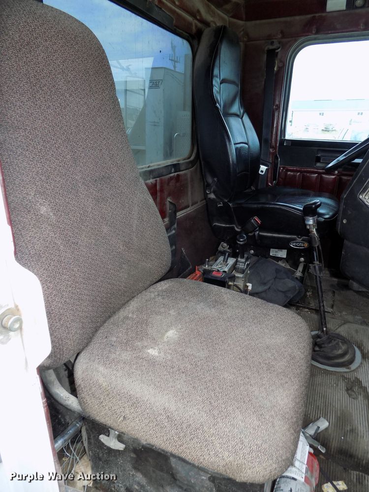 image for item DG2605 1997 Freightliner FLD  semi truck