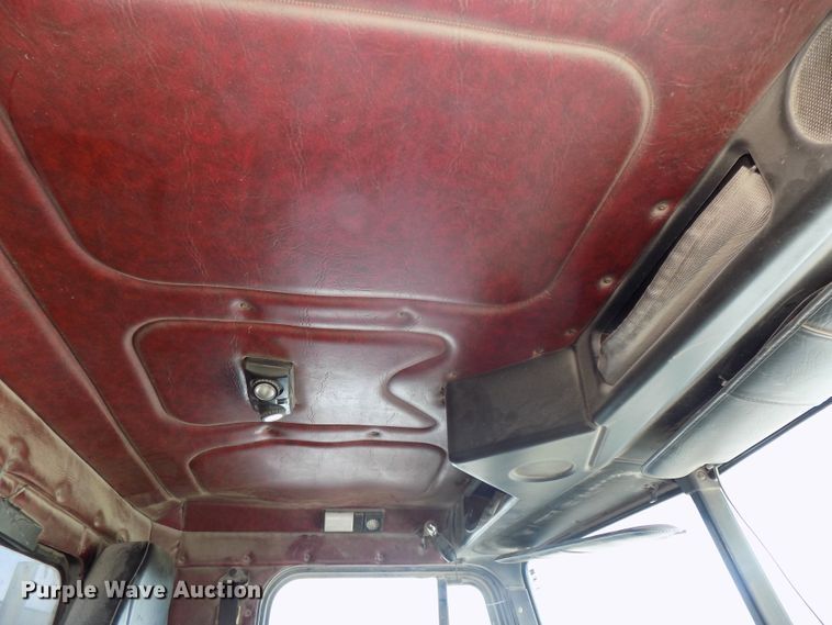 image for item DG2605 1997 Freightliner FLD  semi truck