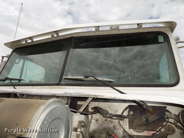 image for item DG2605 1997 Freightliner FLD  semi truck