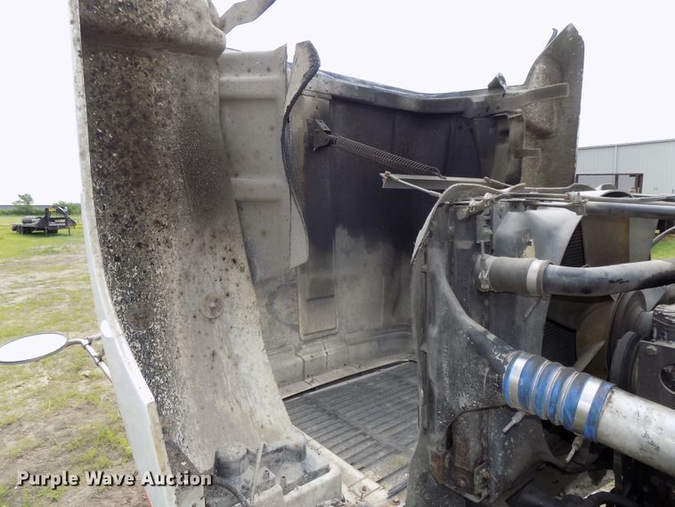 image for item DG2605 1997 Freightliner FLD  semi truck