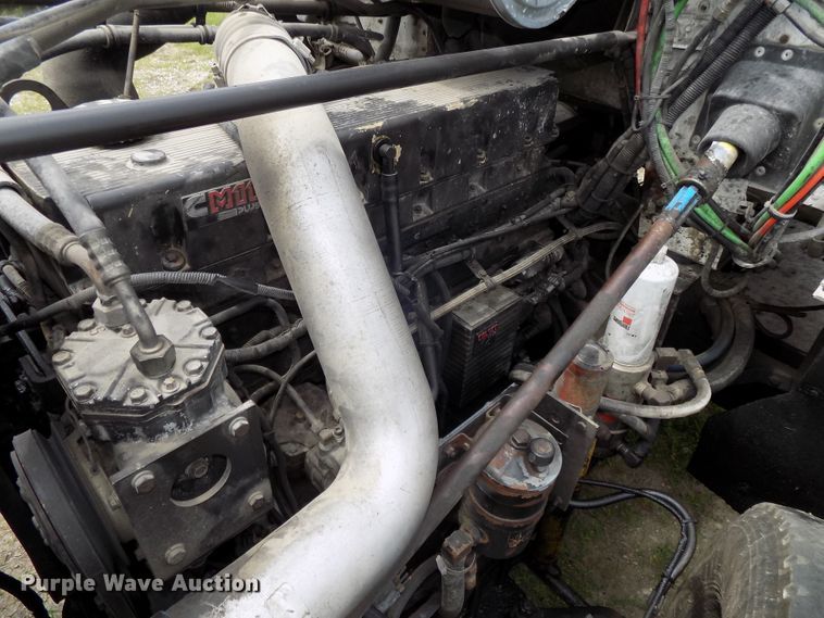 image for item DG2605 1997 Freightliner FLD  semi truck