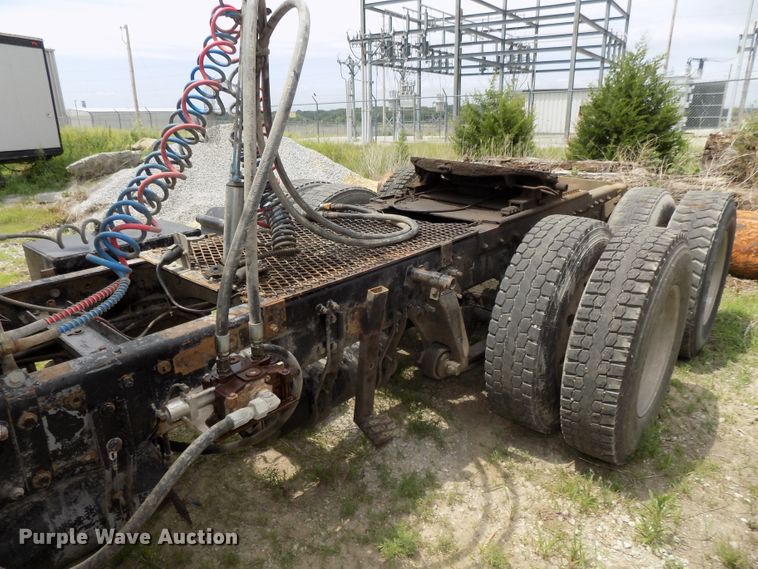 image for item DG2605 1997 Freightliner FLD  semi truck