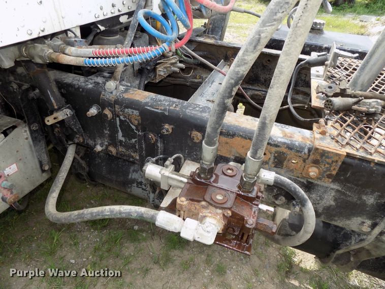 image for item DG2605 1997 Freightliner FLD  semi truck