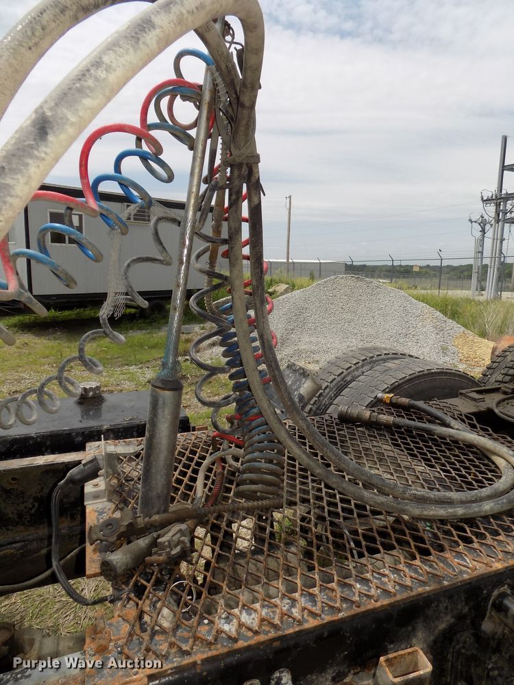 image for item DG2605 1997 Freightliner FLD  semi truck