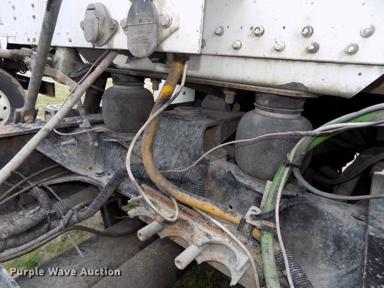 image for item DG2605 1997 Freightliner FLD  semi truck