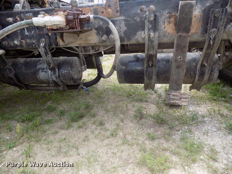 image for item DG2605 1997 Freightliner FLD  semi truck