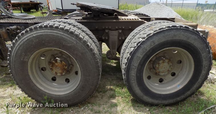 image for item DG2605 1997 Freightliner FLD  semi truck