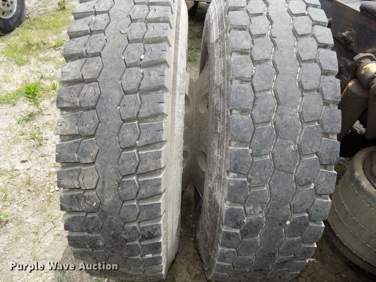 image for item DG2605 1997 Freightliner FLD  semi truck