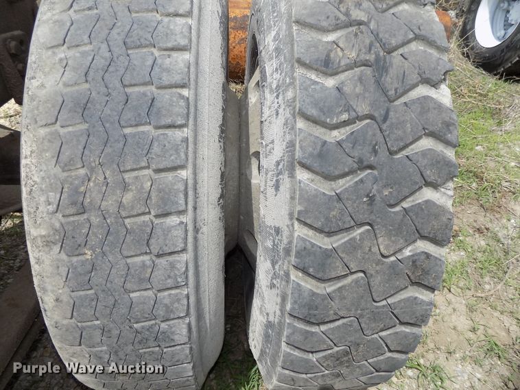 image for item DG2605 1997 Freightliner FLD  semi truck