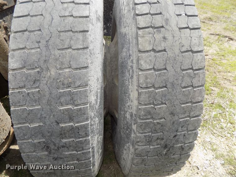 image for item DG2605 1997 Freightliner FLD  semi truck