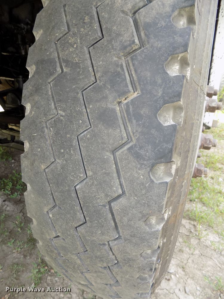 image for item DG2605 1997 Freightliner FLD  semi truck