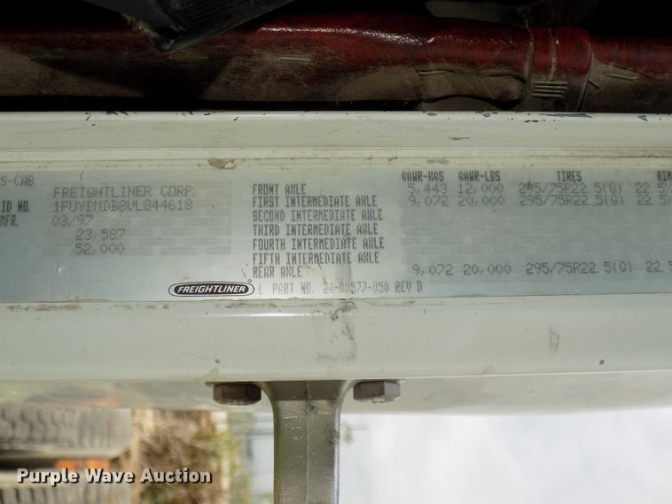 image for item DG2605 1997 Freightliner FLD  semi truck