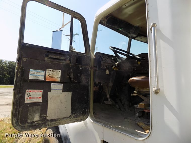 image for item DG2613 1994 Freightliner FLD  ready mix truck