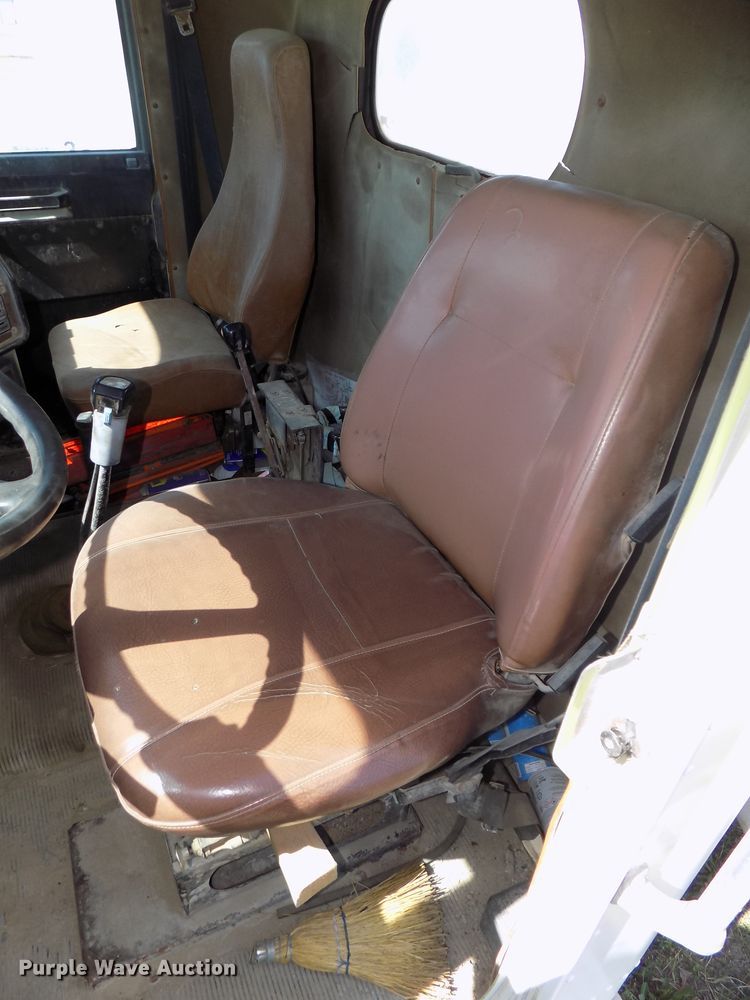 image for item DG2613 1994 Freightliner FLD  ready mix truck