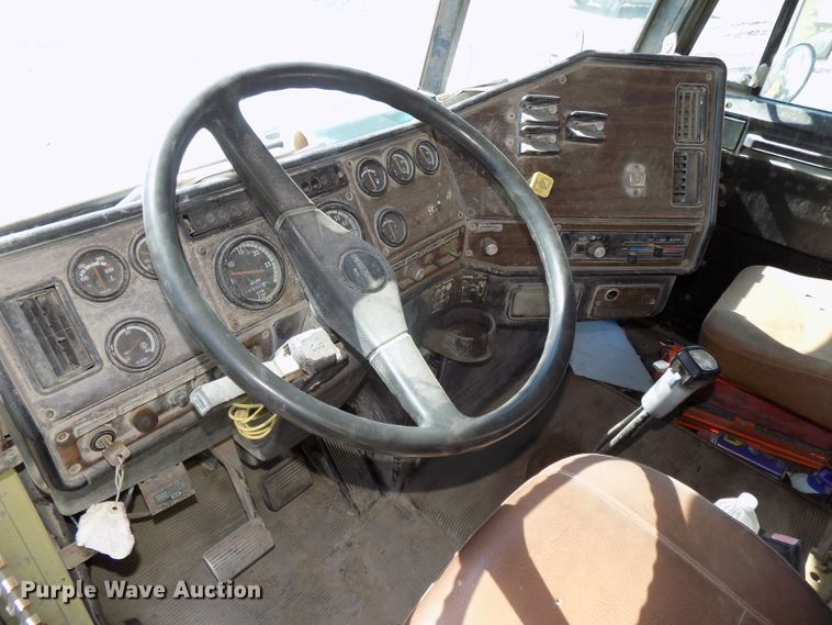 image for item DG2613 1994 Freightliner FLD  ready mix truck