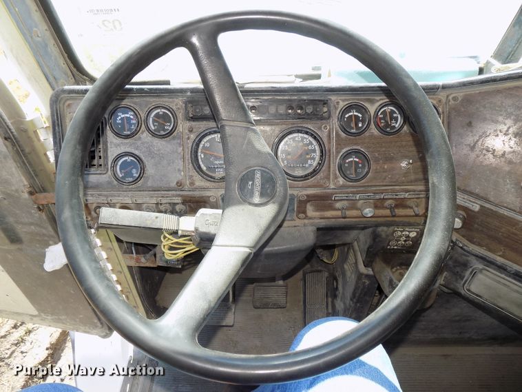 image for item DG2613 1994 Freightliner FLD  ready mix truck