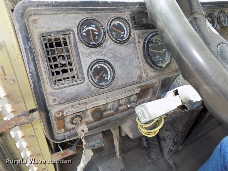 image for item DG2613 1994 Freightliner FLD  ready mix truck