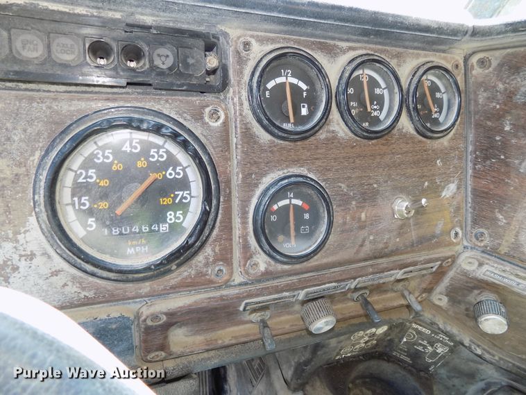 image for item DG2613 1994 Freightliner FLD  ready mix truck