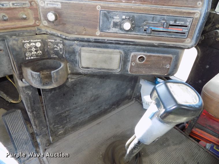 image for item DG2613 1994 Freightliner FLD  ready mix truck