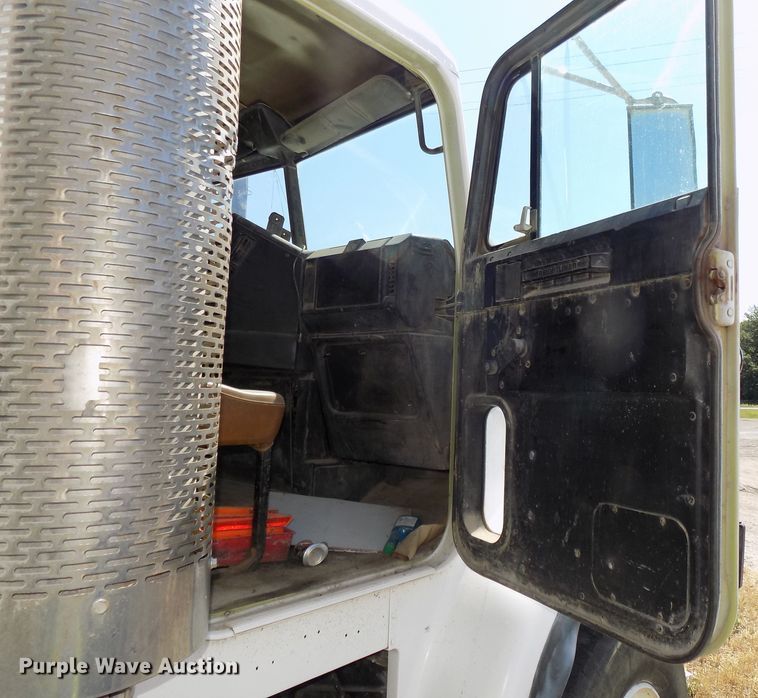 image for item DG2613 1994 Freightliner FLD  ready mix truck