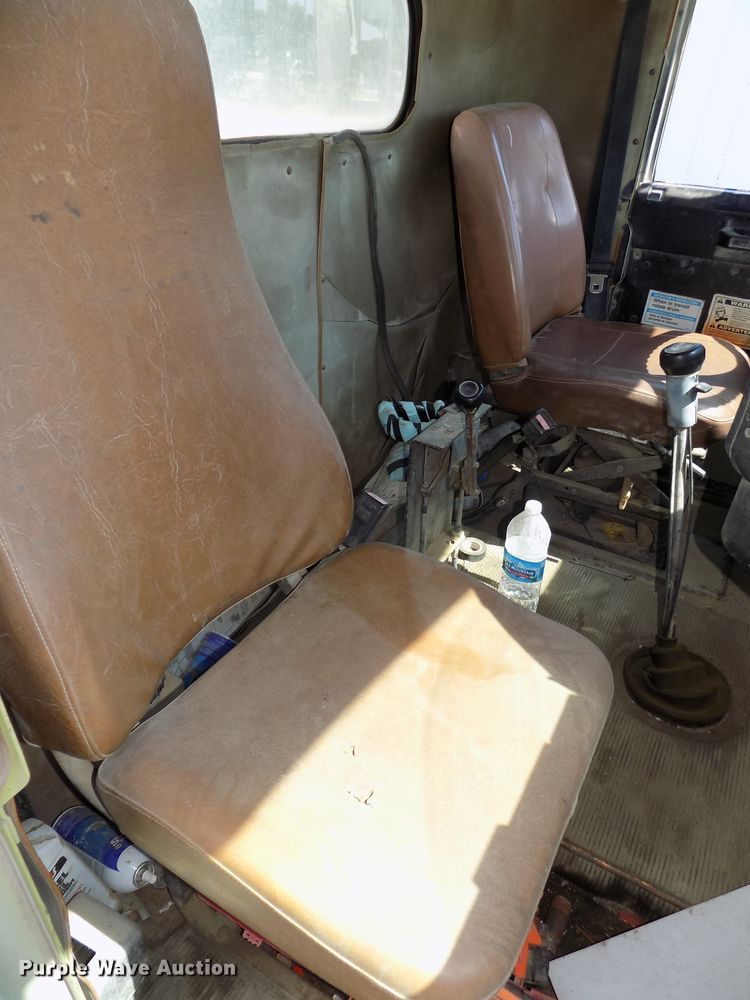 image for item DG2613 1994 Freightliner FLD  ready mix truck