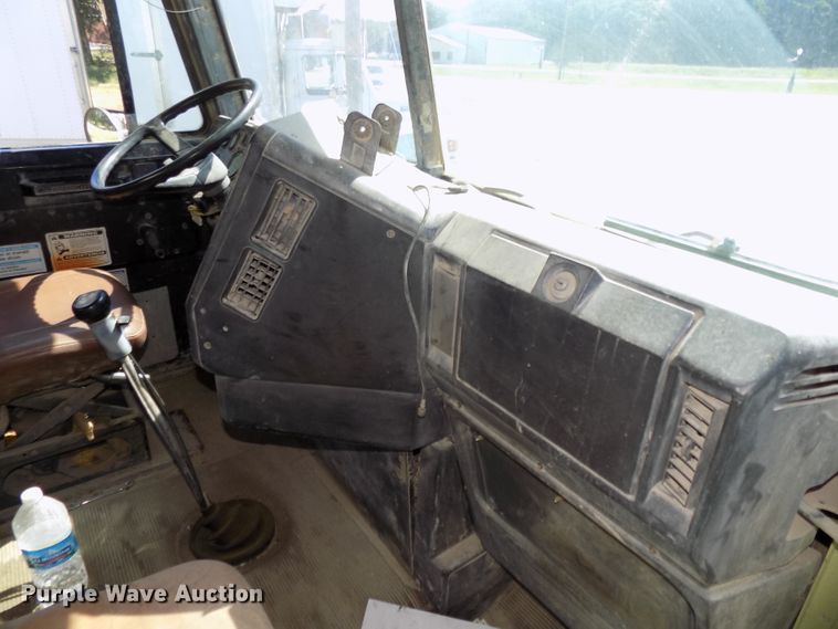 image for item DG2613 1994 Freightliner FLD  ready mix truck