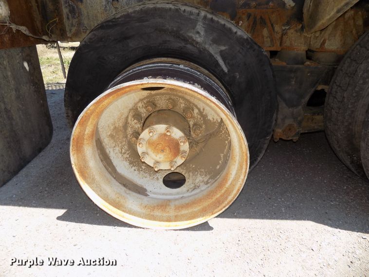 image for item DG2613 1994 Freightliner FLD  ready mix truck