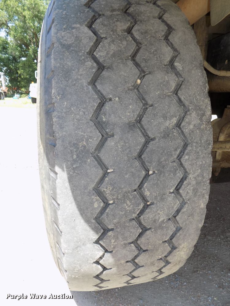 image for item DG2613 1994 Freightliner FLD  ready mix truck