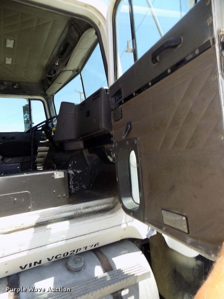 image for item DG2614 1997 International 5000SFA  ready mix truck