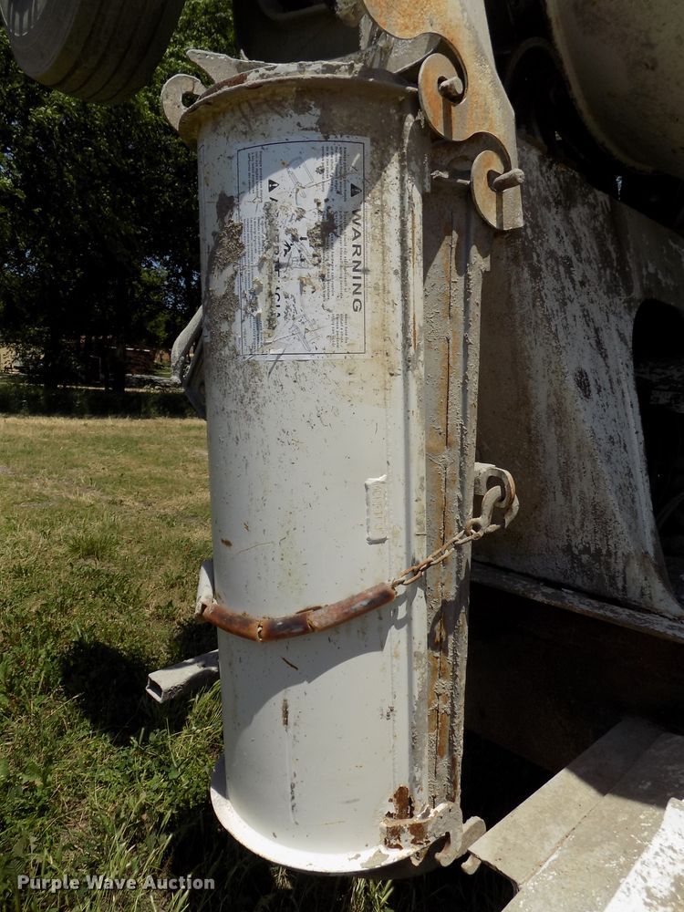 image for item DG2614 1997 International 5000SFA  ready mix truck