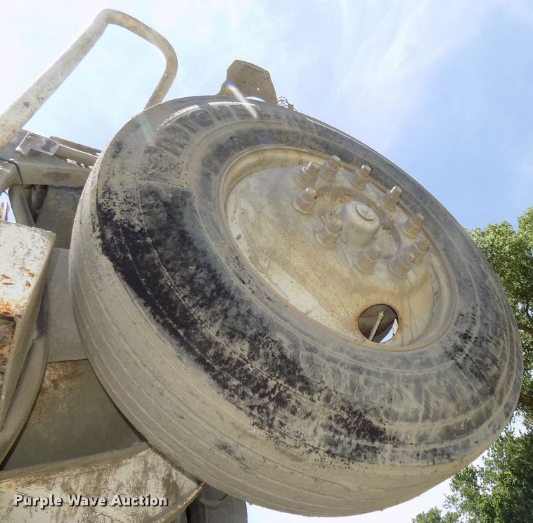 image for item DG2614 1997 International 5000SFA  ready mix truck