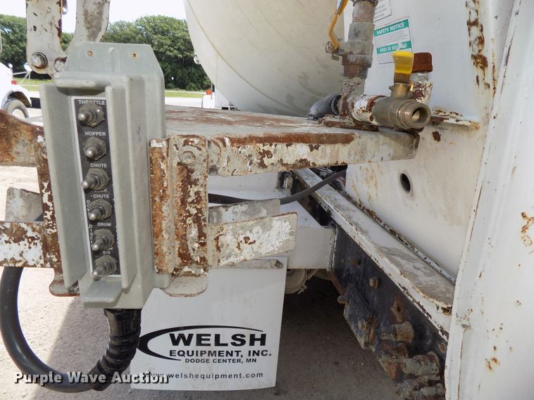 image for item DG2615 2005 Kenworth W900  ready mix or pump truck