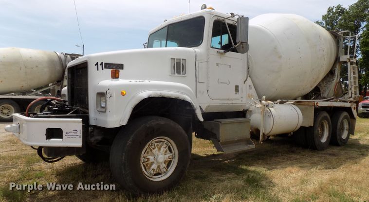 image for item DG2618 1995 International Paystar 5000  ready mix truck