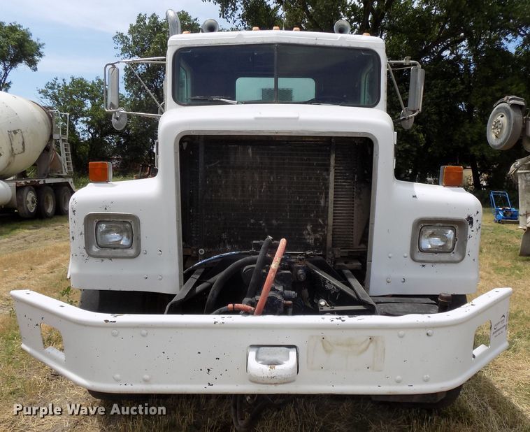 image for item DG2618 1995 International Paystar 5000  ready mix truck