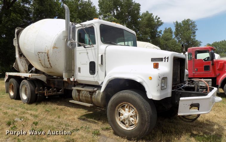 image for item DG2618 1995 International Paystar 5000  ready mix truck