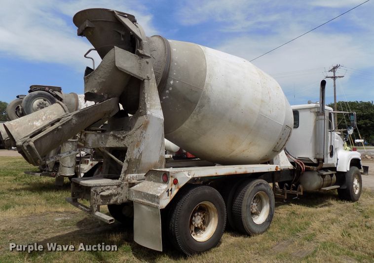 image for item DG2618 1995 International Paystar 5000  ready mix truck