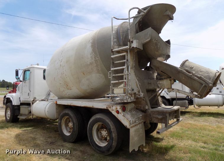 image for item DG2618 1995 International Paystar 5000  ready mix truck