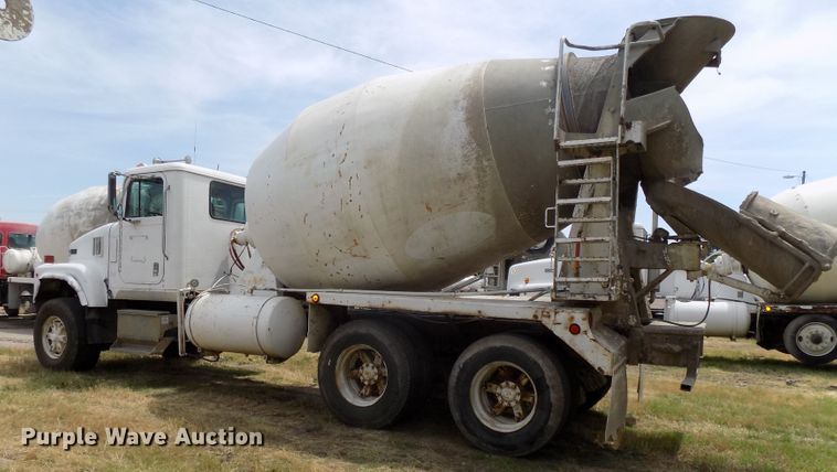 image for item DG2618 1995 International Paystar 5000  ready mix truck