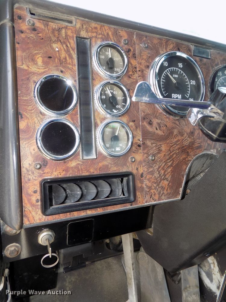 image for item DG2618 1995 International Paystar 5000  ready mix truck