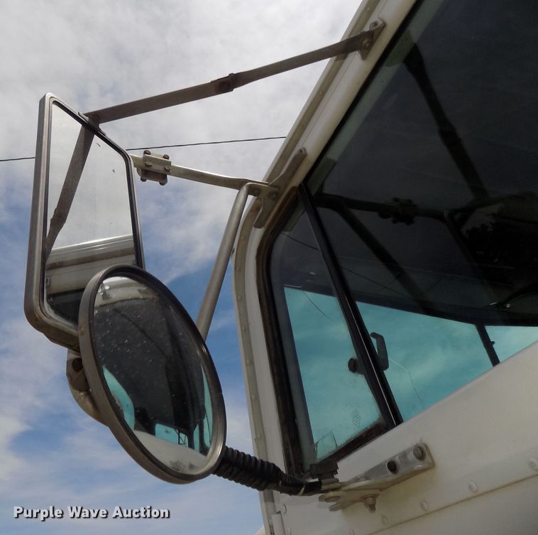 image for item DG2618 1995 International Paystar 5000  ready mix truck