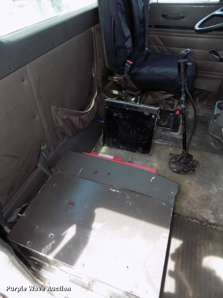 image for item DG2618 1995 International Paystar 5000  ready mix truck