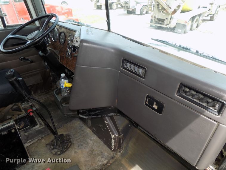 image for item DG2618 1995 International Paystar 5000  ready mix truck