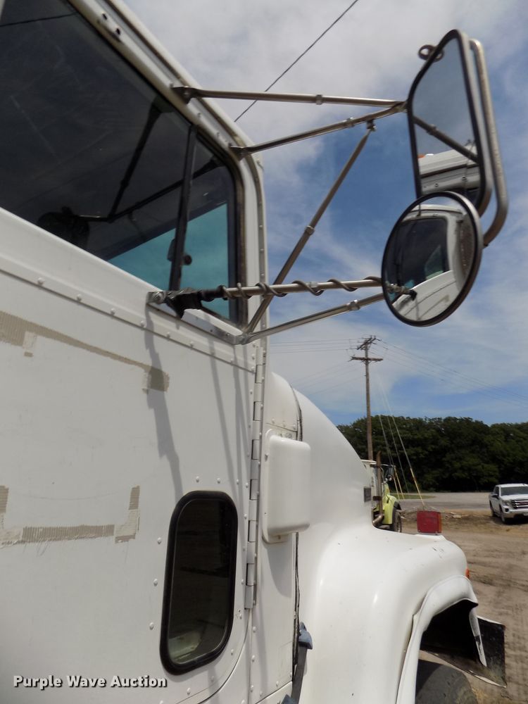 image for item DG2618 1995 International Paystar 5000  ready mix truck