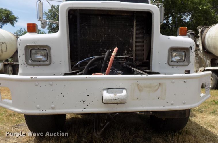 image for item DG2618 1995 International Paystar 5000  ready mix truck