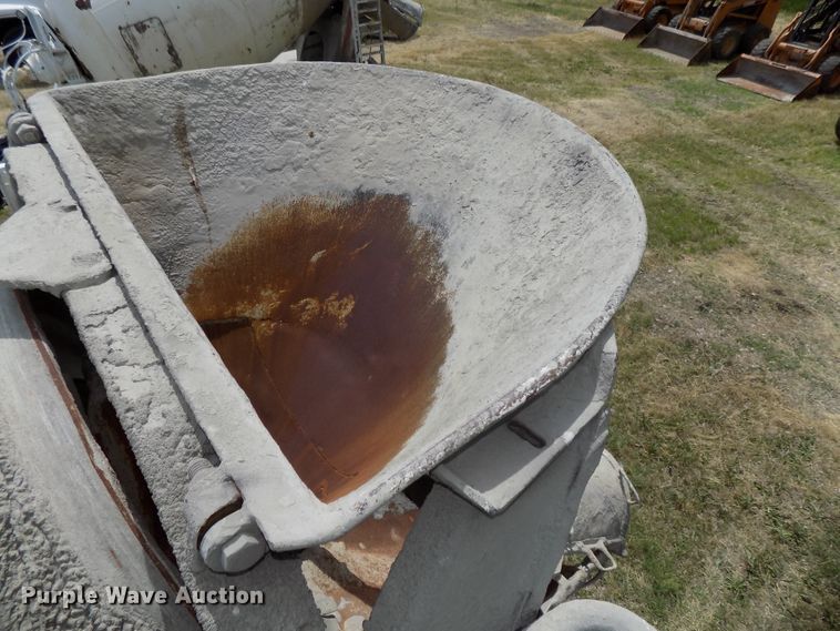 image for item DG2618 1995 International Paystar 5000  ready mix truck