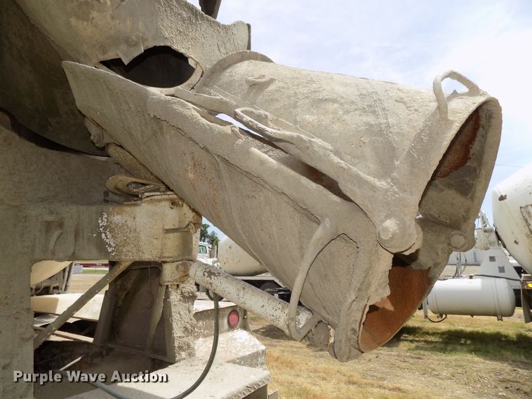 image for item DG2618 1995 International Paystar 5000  ready mix truck